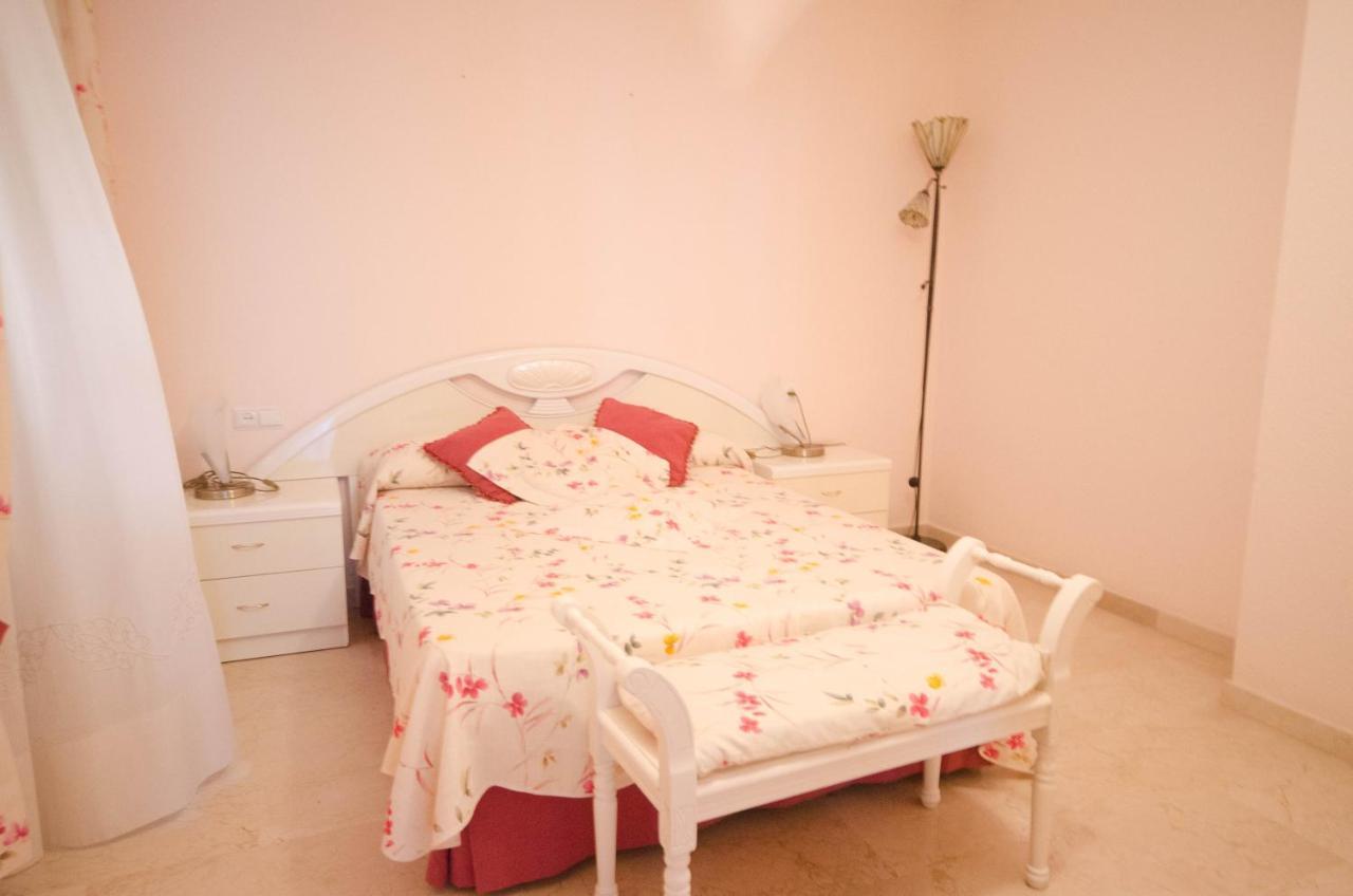 Aparment Neptuno- Located On The Promenade A Few Metres From The Beach. เอสเตโปนา ภายนอก รูปภาพ
