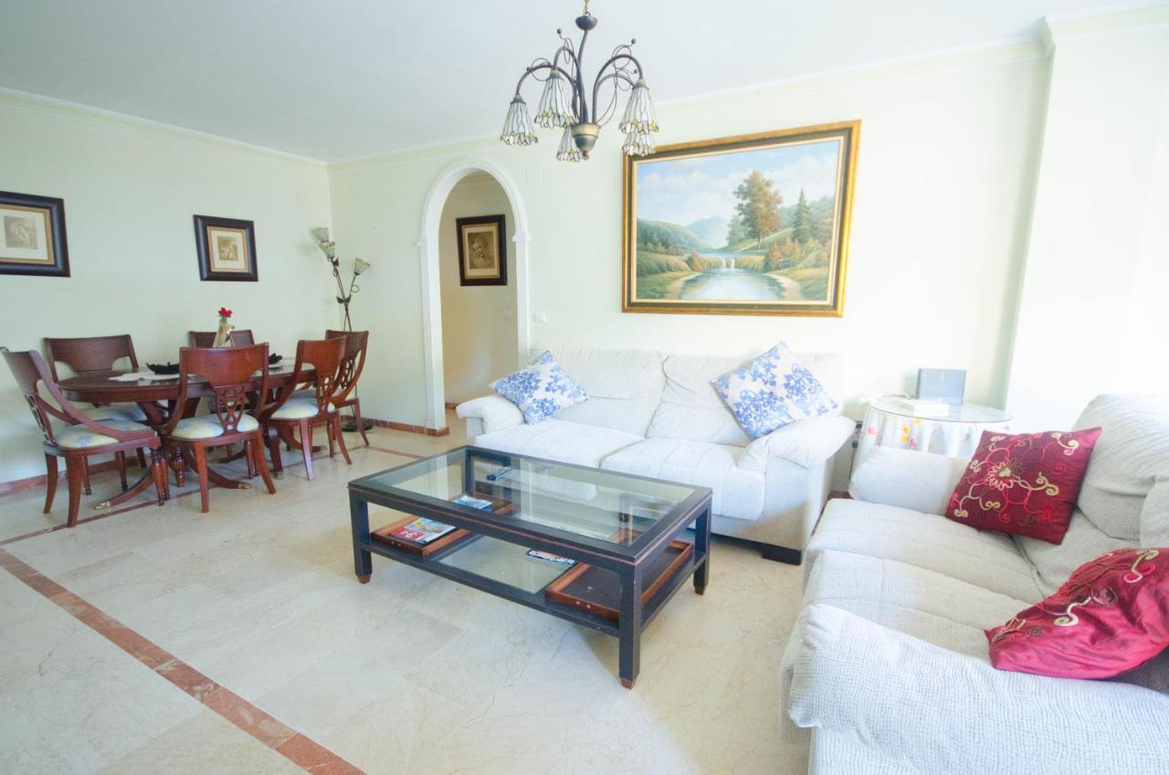 Aparment Neptuno- Located On The Promenade A Few Metres From The Beach. เอสเตโปนา ภายนอก รูปภาพ