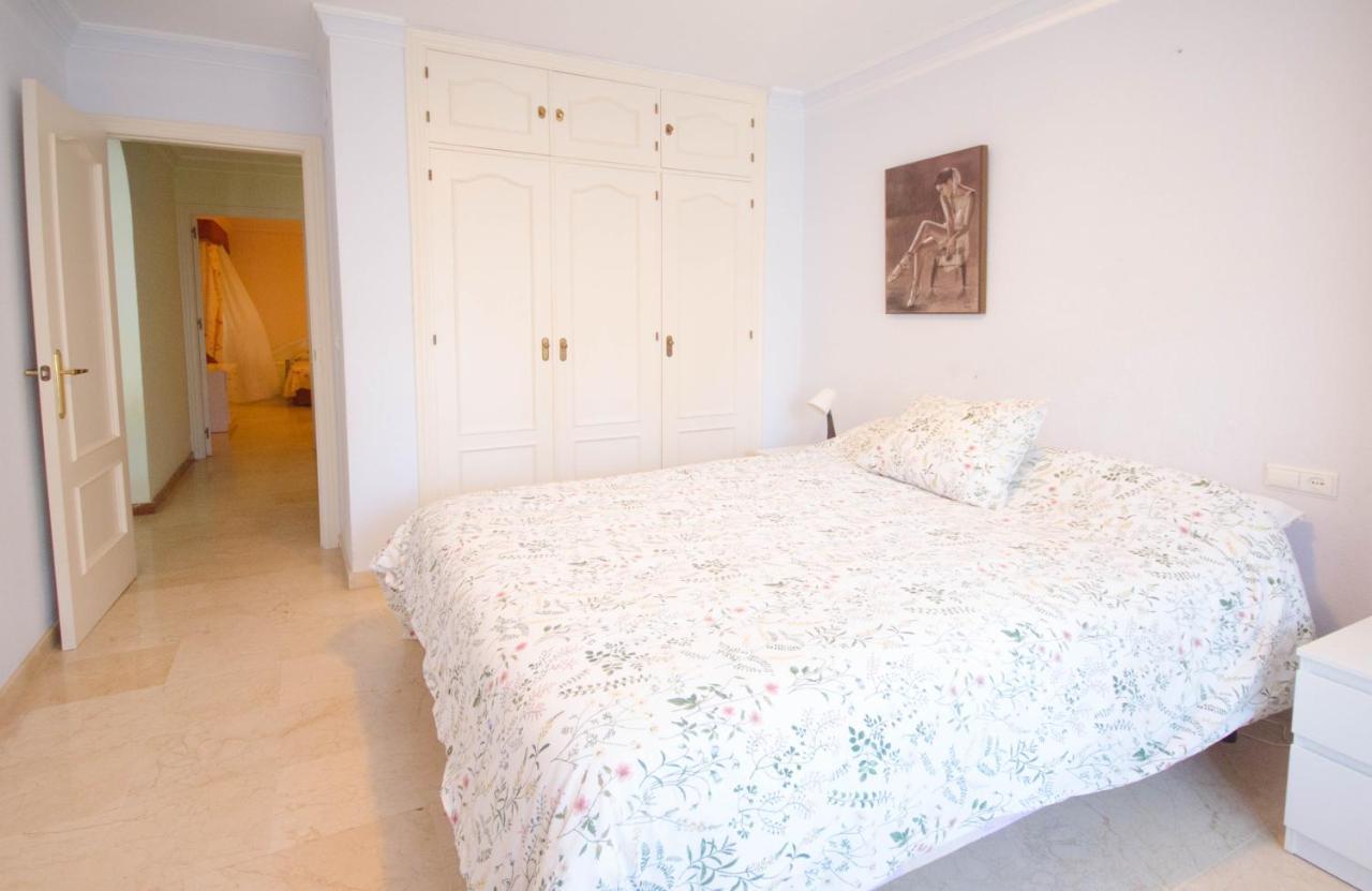 Aparment Neptuno- Located On The Promenade A Few Metres From The Beach. เอสเตโปนา ภายนอก รูปภาพ