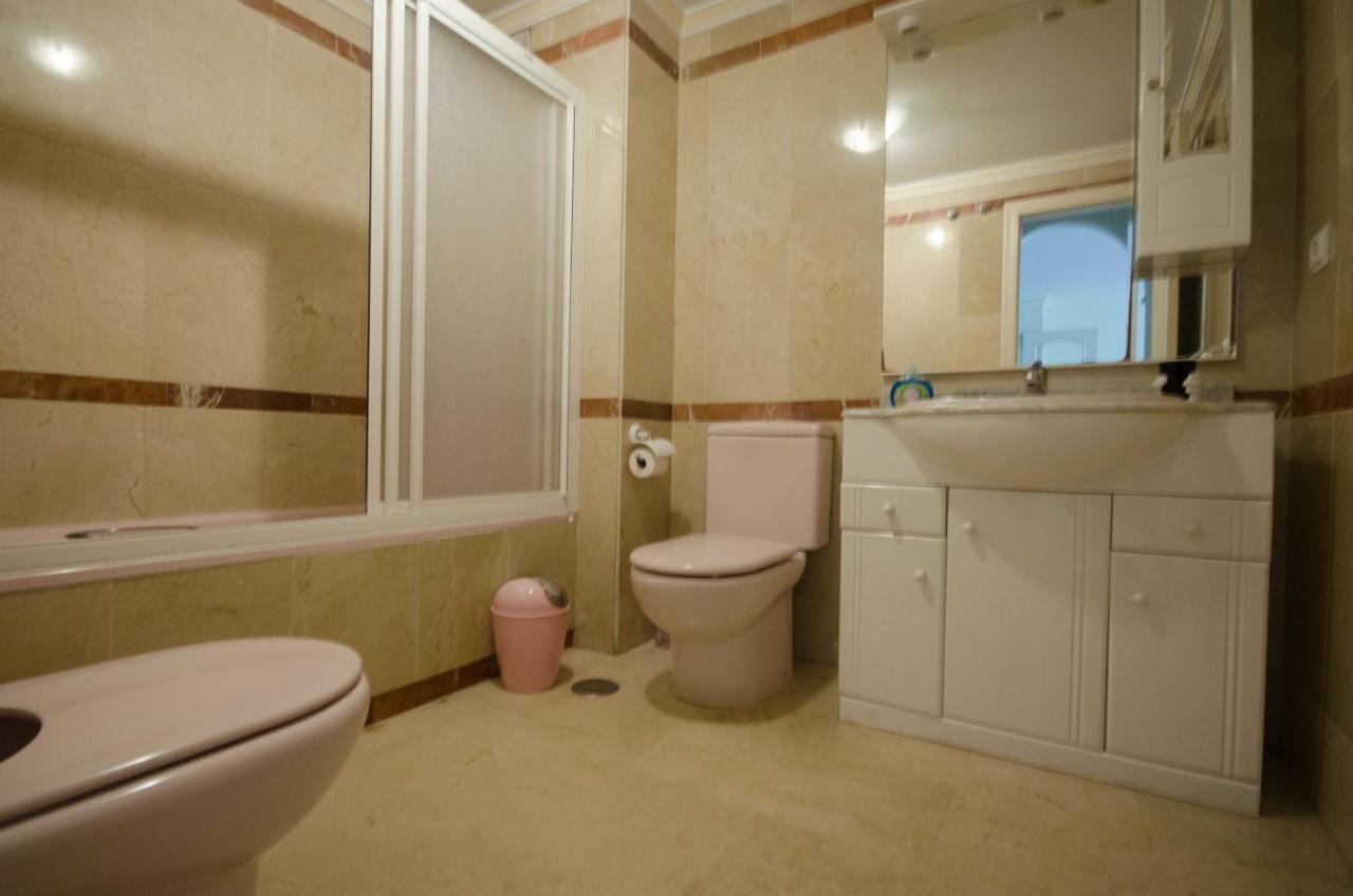 Aparment Neptuno- Located On The Promenade A Few Metres From The Beach. เอสเตโปนา ภายนอก รูปภาพ