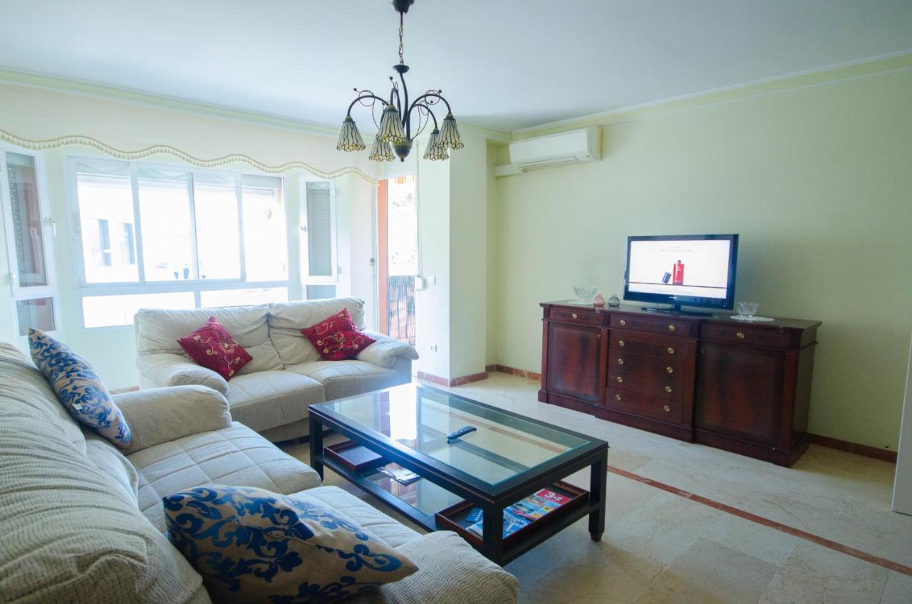 Aparment Neptuno- Located On The Promenade A Few Metres From The Beach. เอสเตโปนา ภายนอก รูปภาพ