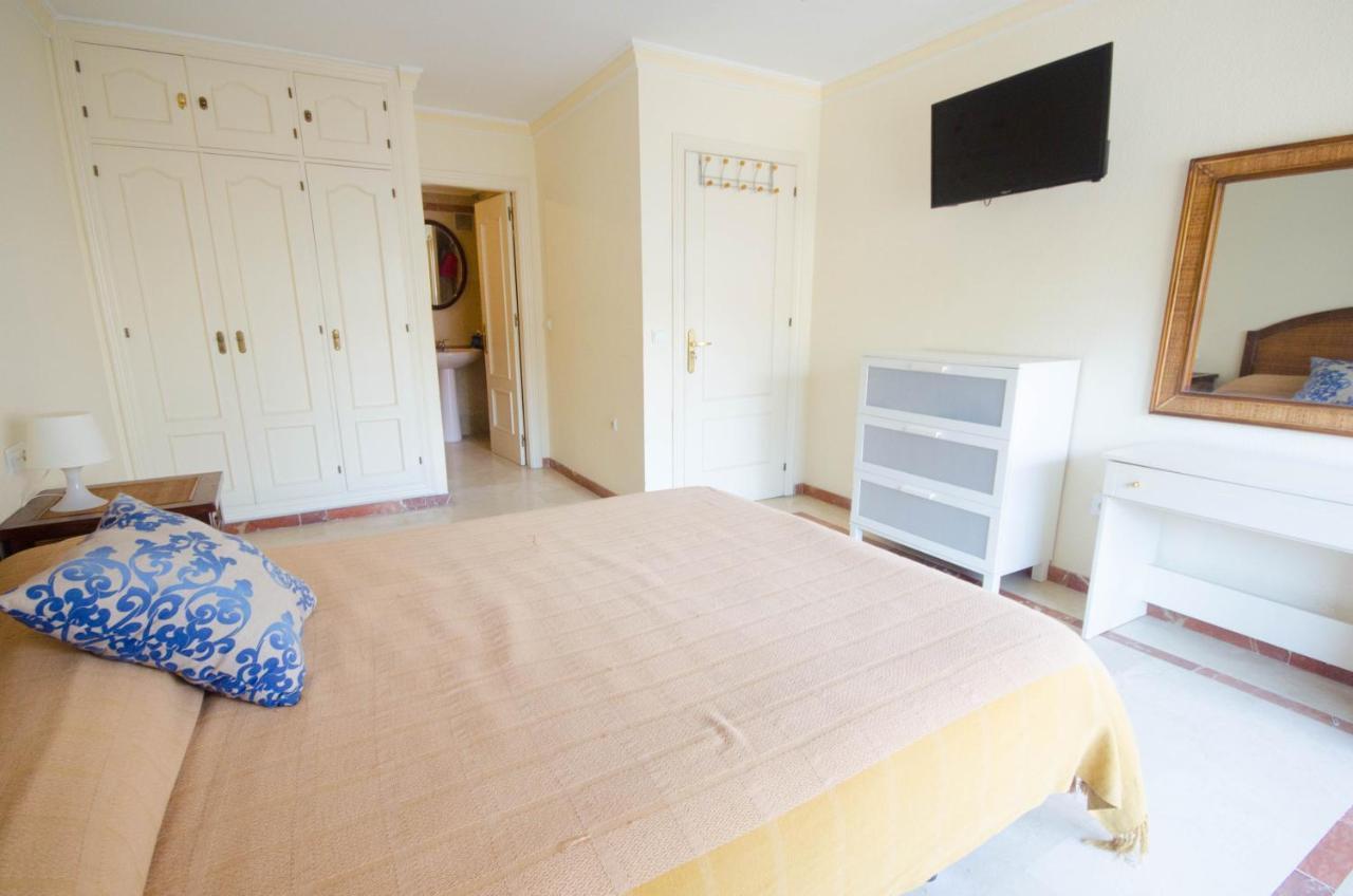 Aparment Neptuno- Located On The Promenade A Few Metres From The Beach. เอสเตโปนา ภายนอก รูปภาพ