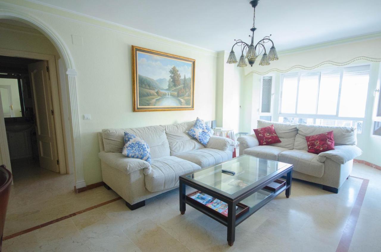 Aparment Neptuno- Located On The Promenade A Few Metres From The Beach. เอสเตโปนา ภายนอก รูปภาพ