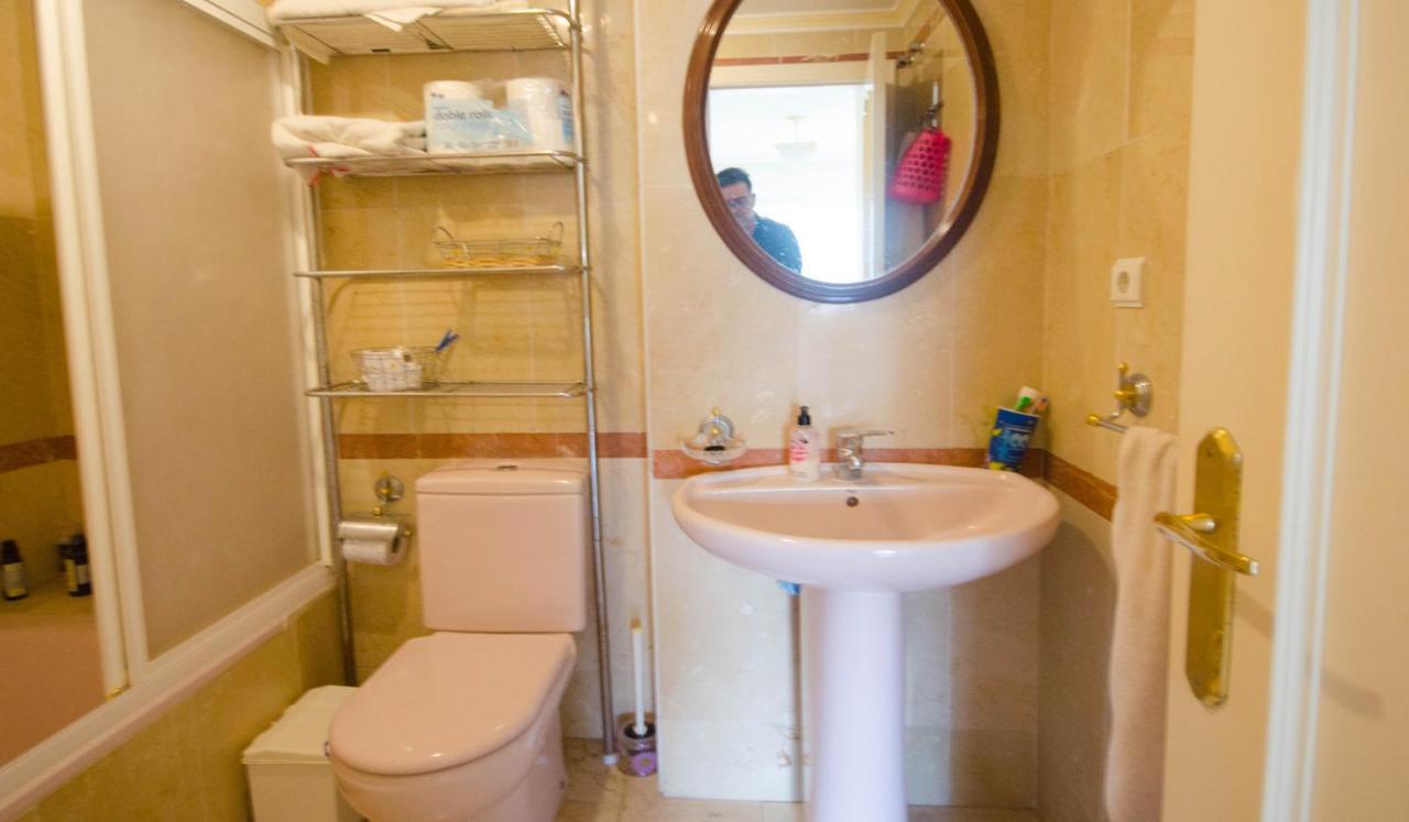 Aparment Neptuno- Located On The Promenade A Few Metres From The Beach. เอสเตโปนา ภายนอก รูปภาพ