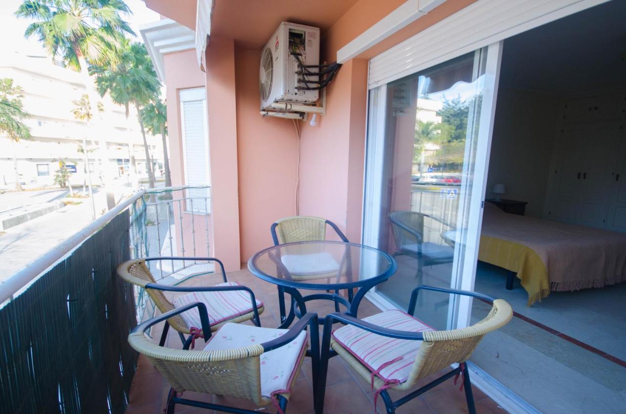 Aparment Neptuno- Located On The Promenade A Few Metres From The Beach. เอสเตโปนา ภายนอก รูปภาพ