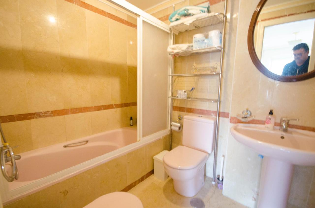 Aparment Neptuno- Located On The Promenade A Few Metres From The Beach. เอสเตโปนา ภายนอก รูปภาพ