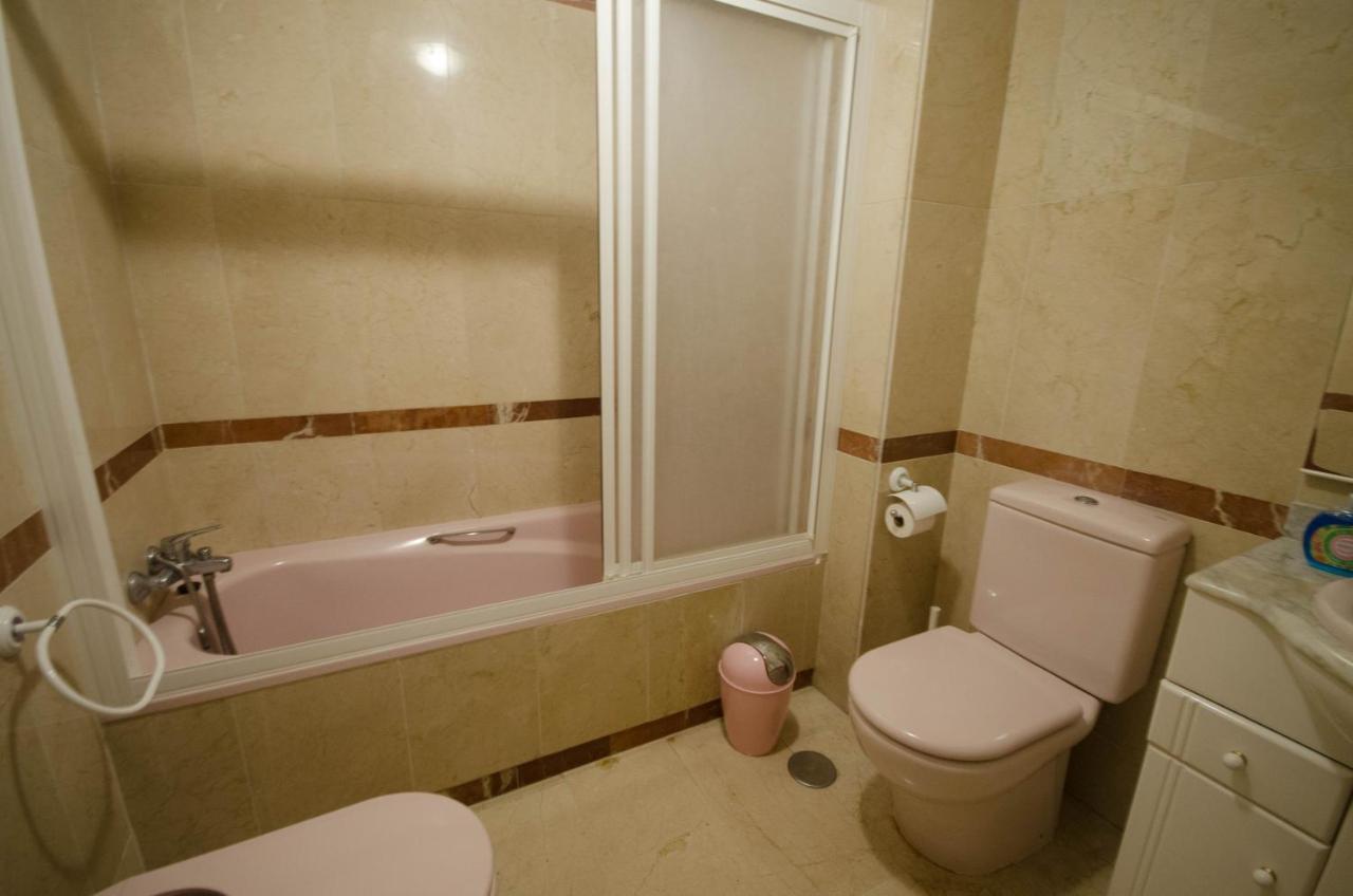 Aparment Neptuno- Located On The Promenade A Few Metres From The Beach. เอสเตโปนา ภายนอก รูปภาพ