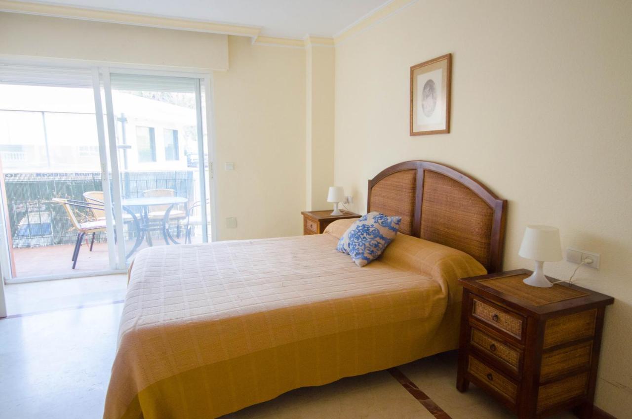 Aparment Neptuno- Located On The Promenade A Few Metres From The Beach. เอสเตโปนา ภายนอก รูปภาพ