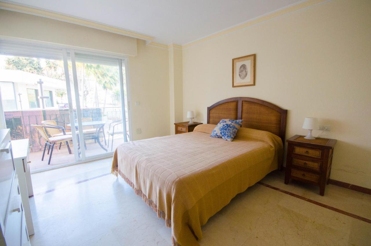 Aparment Neptuno- Located On The Promenade A Few Metres From The Beach. เอสเตโปนา ภายนอก รูปภาพ
