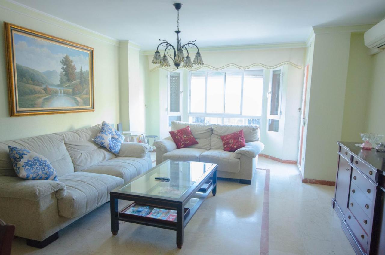 Aparment Neptuno- Located On The Promenade A Few Metres From The Beach. เอสเตโปนา ภายนอก รูปภาพ